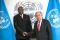 Poignée de main entre le ministre gabonais des Affaires étrangères et le Secrétaire général de l’ONU. © D.R.