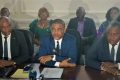 Olivier Mebiame Assame, président de l’Association Pensée Patriotique Woleu-Ntem (micro) face à la presse, le 23 juin 2025 à Libreville. © GabonReview