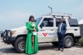 Mme Lucrèce Badjina, secrétaire exécutive adjointe de l’ANPN, recevant le don des mais de l’Administrateur Directeur général de Vaalco, M.Viannet Okouma. © D.R.