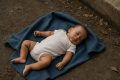 Le bébé a été déposé devant une concession privée, dans un endroit qui semblait avoir été soigneusement choisi. © GabonReview (image d’illustration)