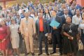 Des officiels, dont le DG de l'ANBG posant avec les bénéficiaires, le 10 juin 2025, à Libreville. © D.R.
