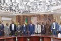 Les universitaires ayant participé au «Gabon Economic Forum» posant avec le vice-président du gouvernement, Alexandre Barro Chambrier. © D.R.