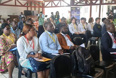 Une vue des participants aux travaux de la 3ᵉ Journée scientifique de l’Institut de Recherche Technologique (JSIRT). © GabonReview