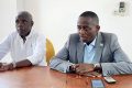 Sosthène Nguema Nguema et le délégué spécial de de la ville d’Oyem, Jean Christophe Owono Nguema face aux responsables des entreprises. © D.R.