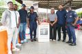 Les gagnants posant avec les responsables de TotalEnergies Gabon, le 5 juillet 2025. © GabonReview