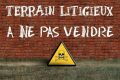 À Angondjé, les habitants pourtant installés sur ces espaces depuis des lustres font face à des intimidations, à des menaces de déguerpissements. © D.R.