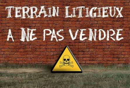 À Angondjé, les habitants pourtant installés sur ces espaces depuis des lustres font face à des intimidations, à des menaces de déguerpissements. © D.R.