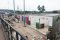 Vues des boutiques déménagées, dont les toits, portes, fenêtres ont été enlevés en attendant la démolition de Les Retrouvailles de Nzeng-Ayong. © GabonReview