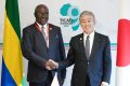 Régis Onanga Mamadou Ndiaye et Takeshi Iwaya : de la santé à la justice, du bois à l’hydroélectricité, le Japon et le Gabon se découvrent une communauté d’intérêts et d’avenir. © mofa.go.jp