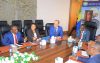 Le ministre du Pétrole et du Gaz, Sosthène Nguema Nguema, ses collaborateurs et la délégation d’ExxonMobil, le 25 août 2025, à Libreville. © GabonReview