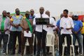 Anges Kevin Nzigou et ses partisans, le 9 août 2025, au Rond-point de Nzeng-Ayong. © GabonReview