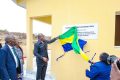 Oligui Nguema dévoilant le premier collège d’Onga, le 21 août 2025. © Communication présidentielle