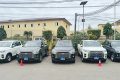 Les 5 pick-up neufs destinés à renforcer la mobilité et l’efficacité de la mairie d’Owendo, le 8 août 2025. © GabonReview