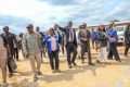 Le président de la République, Brice Clotaire Oligui Nguema, accompagné de ses collaborateurs et du ministre natif de la localité, Mays Mouissi Kinga. © D.R.