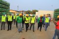 Le ministre du Pétrole et du Gaz, Sosthène Nguema Nguema, et ses collaborateurs, sur le terrain à Port-Gentil. © GabonReview