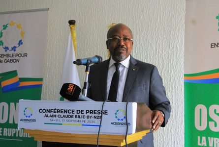 Le président d’EPG, Alain-Claude Bilie-By-Nze, face à la presse, le 17 septembre 2025, à Libreville. © GabonReview