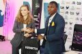 La président du club Mwana United et le boxeur Keneth Collard concluant leur accord, le 16 septembre 2025. © GabonReview