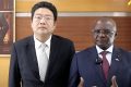 Le ministre de la santé et l’ambassadeur de la République de Chine. © Capture d’écran