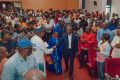 Mays Mouissi (Costume sombre) posant avec ses partisans lors de l’annonce de sa candidature, le septembre 2025, à Libreville. © D.R.