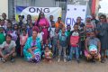 Les récipiendaires posant avec la présidente de l’ONG Aurore. © GabonReview