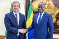 Brice Clotaire Oligui Nguema et Jérémy Robert, Conseiller Afrique d’Emmanuel Macron, le 2 septembre 2025, à Libreville. © Com. présidentielle