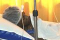 Warren, sur son lit d'hôpital. © GabonReview/Capture d'écran