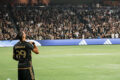 Auteur d’une saison époustouflante avec le Los Angeles FC, Denis Bouanga figure parmi les dix finalistes pour le prestigieux Ballon d’Or africain 2025. © D.R