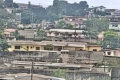 Logements sociaux au Gabon : «Définir une politique publique claire permet d'asseoir un dispositif de financement et de réalisation des programmes dans le temps.» (Ici : la cité de la Caisse à Libreville). © D.R.