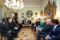 Cette visite au Palais Magistral de Rome a été l’occasion pour les deux parties de réaffirmer leur engagement commun en faveur de la paix, de la dignité humaine et de la solidarité envers les plus vulnérables. © orderofmalta