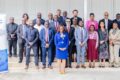 La ministre de la Mer, de la Pêche et de l’Économie Bleue, Laurence Ndong, posant avec les participants lors du Copil «Obligations Bleues». © GabonReview