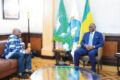 Le président Oligui Nguema et le ministre guinéen des Affaires étrangères en audience, le 17 novembre 2025 à Libreville. © Communication présidentielle
