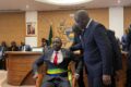 Le ministre de l'Intérieur procédant à l'installation officielle du nouvel édile de Libreville, le 17 novembre 2025. © D.R.