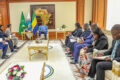 Brice Clotaire Oligui Nguema échangeant avec la délégation de la société Golden Swan, le 5 novembre 2025 à Libreville. © Communication présidentielle