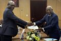 Moment de la passation de charges entre François Ndongou et Régis Onanga Ndiaye, le 19 novembre 2025. © D.R.