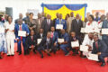 Les heureux récipiendaires posant avec les officiels, le 5 décembre 2025. © GabonReview