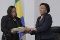 Paulette Missambo passe le flambeau à Huguette Awori Onanga sous le signe de la continuité. © D.R
