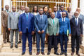 Le ministre Augustin Emane posant avec l’Ordre des avocats du Gabon, le 14 janvier 2026. © D.R.