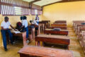 Vue d’une salle de classe, dans la ville de Lébamba, désertée par les enseignants. © D.R.