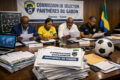 La Commission d'examen des candidatures du Sélectionneur national indique avoir examiné 430 dossiers à ce jour, témoignant de l'ampleur du travail accompli dans le respect du calendrier annoncé. © GabonReview / Dall-E (Intelligence artificielle)
