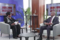 Le vice‑président du gouvernement, Hermann Immongault, face à Laetitia Ngalibika, le 9 février 2026. © GabonReview/Capture d’écran