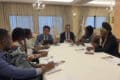 L’ambassadeur du Japon, le représentant de la JICA au Gabon et les membres de la presse, le 27 février 2026 à Libreville. © GabonReview