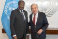 Abdou Abarry et le Secrétaire général de l'ONU. © UN Photo / Eskinder Debebe