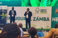 Le secrétaire exécutif de l'ANPN, Omer Ntougou Ndoutoume, au micro du Congrès organisé par le Forest Stewardship Council à Nairobi dans le cadre de l'Initiative Zamba. © D.R.