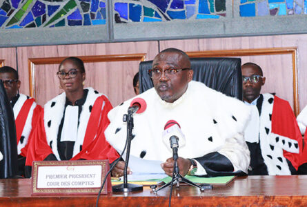 Le premier président de la Cour des comptes, Alex Euv Moutsiangou, lors de son discours, le 23 mars 2026. © GabonReview