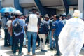 Les étudiants de l’IFETP en grogne, le 27 mars 2026, devant le siège de l'ANBG à Libreville. © D.R.