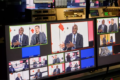 En miniatures, Marc-Alexandre Doumba sur le plateau de RFI avec Bruno Faure et Quentin Velluet (ici, la régie du studio d'enregistrement de RFI) © Bruno LEVY pour Jeune Afrique