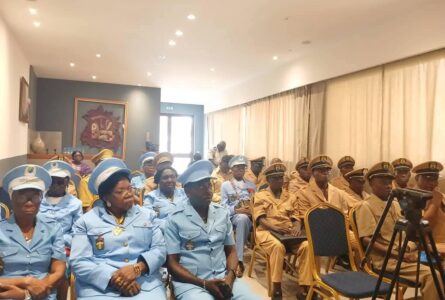 Des membres du Conseil national des chefs de quartier du Gabon, en février 2025. © Facebook/Radio Gabon