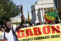 Paris, 2016 - Paris, 2026 : Le même trottoir, un autre nom au pouvoir. Gab'Action, les organisateurs du 25 avril 2026 n'ont visiblement pas oublié. © BBC