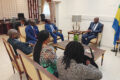 Le ministre de la Justice, Garde des Sceaux, Augustin Emane, le directeur général de l’Agence nationale d’investigation financière, Guennolet Boumas Ngabina et leurs collaborateurs © D.R.