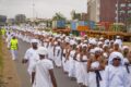 Un moment de la cérémonie traditionnelle "𝐄́𝐯𝐚𝐧𝐝𝐚𝐠𝐚𝐧𝐲𝐞̀" de la communauté 𝐌𝐩𝐨𝐧𝐠𝐰𝐞̀, en juin 2025 à 𝐋𝐢𝐛𝐫𝐞𝐯𝐢𝐥𝐥𝐞. © Gabon 24
